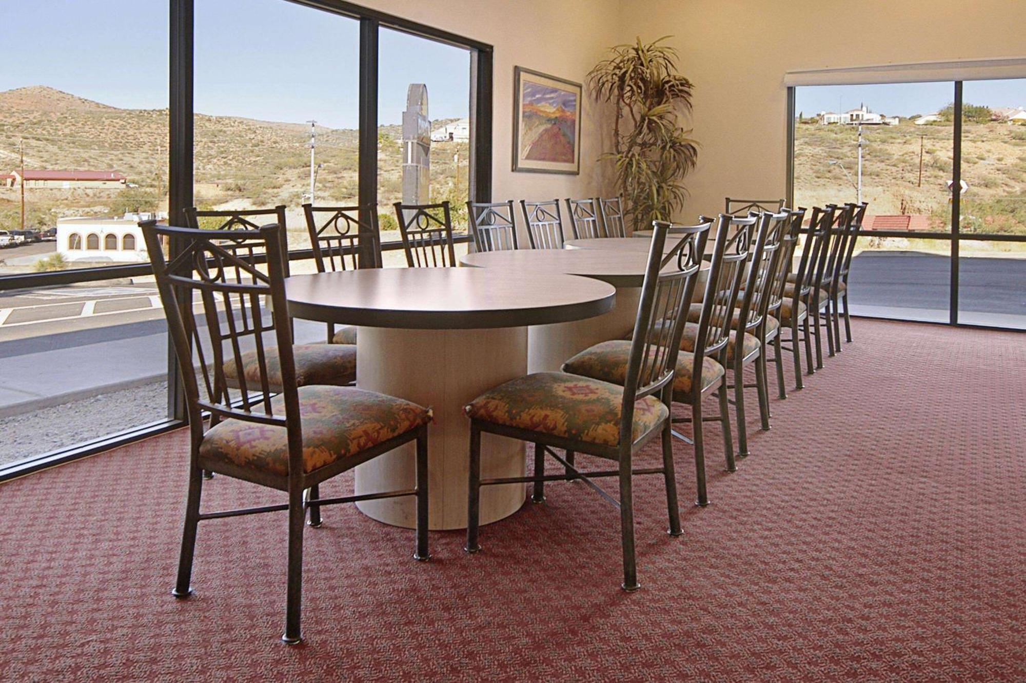 Days Inn By Wyndham Globe Buitenkant foto